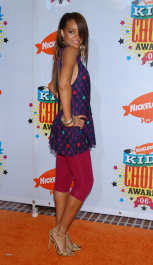 Rihanna arrives at the 19th Annual Kids' Choice Awards held at UCLA's Pauley Pavillion on April 1, 2006 in Westwood, Ca (AP Photo / Luis Martinez)