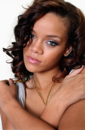 2022-05-03_02-55-21.448Z_01_rihanna_2006_marcel_hemerlijk_amsterdam_photoshoot_016