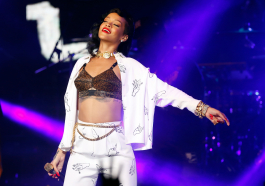 2022-05-03_06-58-33.410Z_10_Rihanna_performs_at_The_Forum_in_Kentish_Town_in_London_during_her_777_tour_19_11_2012_146-scaled