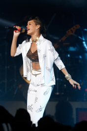 2022-05-03_06-58-33.410Z_18_Rihanna_performs_at_The_Forum_in_Kentish_Town_in_London_during_her_777_tour_19_11_2012_159-scaled