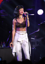 2022-05-03_06-58-33.410Z_74_Rihanna_performs_at_The_Forum_in_Kentish_Town_in_London_during_her_777_tour_19_11_2012_63