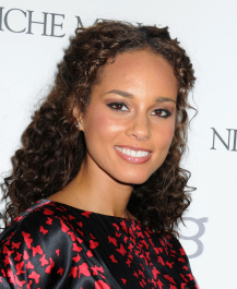 28494_celebrity_paradise.com_TheElder_AliciaKeys2010_03_15_GothamMagazineAnnualGala7_122_404lo-scaled