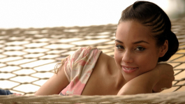 Alicia-keys-smile-hand-haircut-hammock