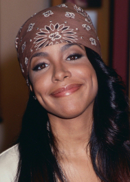 2FN34NB Aaliyah at CD signing for the Romeo Must Die Soundtrack at HMV Times Square in New York City on March 28, 2000.  Photo Credit: Henry McGee/MediaPunch