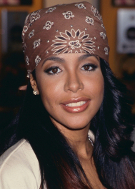 2FN34P7 Aaliyah at CD signing for the Romeo Must Die Soundtrack at HMV Times Square in New York City on March 28, 2000.  Photo Credit: Henry McGee/MediaPunch