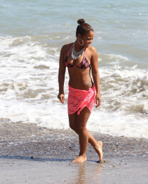 18128_KUGELSCHREIBER_Christina_Milian_hangs_out_on_the_beach_with_friends121_122_175lo
