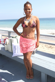 18903_KUGELSCHREIBER_Christina_Milian_hangs_out_on_the_beach_with_friends92_122_336lo-scaled