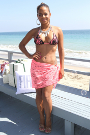 18988_KUGELSCHREIBER_Christina_Milian_hangs_out_on_the_beach_with_friends89_122_335lo-scaled