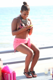 19118_KUGELSCHREIBER_Christina_Milian_hangs_out_on_the_beach_with_friends84_122_142lo-scaled