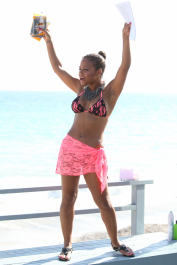 19470_KUGELSCHREIBER_Christina_Milian_hangs_out_on_the_beach_with_friends70_122_29lo-scaled