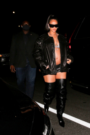 *EXCLUSIVE* Santa Monica, CA  - Rihanna shows off her burgeoning baby bump as she leaves Giorgio Baldi restaurant after having dinner with friends in Santa Monica.  Pictured: Rihanna  BACKGRID USA 13 MARCH 2022  USA: +1 310 798 9111 / usasales@backgrid.com  UK: +44 208 344 2007 / uksales@backgrid.com  *UK Clients - Pictures Containing Children
Please Pixelate Face Prior To Publication*