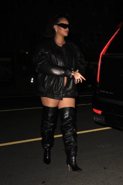 Santa Monica, CA  - *EXCLUSIVE*  - Rihanna puts her belly bump on display as she steps out for a late-night dinner with friends at Giorgio Baldi in Santa Monica.  Pictured: Rihanna  BACKGRID USA 13 MARCH 2022  USA: +1 310 798 9111 / usasales@backgrid.com  UK: +44 208 344 2007 / uksales@backgrid.com  *UK Clients - Pictures Containing Children
Please Pixelate Face Prior To Publication*