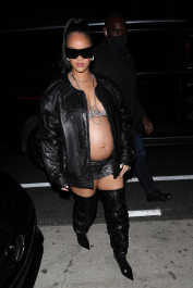 Santa Monica, CA  - *EXCLUSIVE*  - Rihanna shows off her burgeoning baby bump as she leaves Giorgio Baldi restaurant after having dinner with friends in Santa Monica. Shot on 03/12/22.  Pictured: Rihanna  BACKGRID USA 13 MARCH 2022  USA: +1 310 798 9111 / usasales@backgrid.com  UK: +44 208 344 2007 / uksales@backgrid.com  *UK Clients - Pictures Containing Children
Please Pixelate Face Prior To Publication*