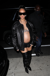 Santa Monica, CA  - *EXCLUSIVE*  - Rihanna shows off her burgeoning baby bump as she leaves Giorgio Baldi restaurant after having dinner with friends in Santa Monica. Shot on 03/12/22.  Pictured: Rihanna  BACKGRID USA 13 MARCH 2022  USA: +1 310 798 9111 / usasales@backgrid.com  UK: +44 208 344 2007 / uksales@backgrid.com  *UK Clients - Pictures Containing Children
Please Pixelate Face Prior To Publication*