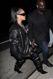 Santa Monica, CA  - *EXCLUSIVE*  - Rihanna shows off her burgeoning baby bump as she leaves Giorgio Baldi restaurant after having dinner with friends in Santa Monica. Shot on 03/12/22.  Pictured: Rihanna  BACKGRID USA 13 MARCH 2022  USA: +1 310 798 9111 / usasales@backgrid.com  UK: +44 208 344 2007 / uksales@backgrid.com  *UK Clients - Pictures Containing Children
Please Pixelate Face Prior To Publication*