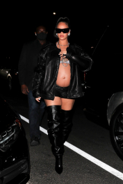 Santa Monica, CA  - *EXCLUSIVE*  - Rihanna shows off her burgeoning baby bump as she leaves Giorgio Baldi restaurant after having dinner with friends in Santa Monica. Shot on 03/12/22.  Pictured: Rihanna  BACKGRID USA 13 MARCH 2022  USA: +1 310 798 9111 / usasales@backgrid.com  UK: +44 208 344 2007 / uksales@backgrid.com  *UK Clients - Pictures Containing Children
Please Pixelate Face Prior To Publication*