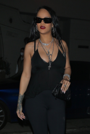 Santa Monica, CA  - *EXCLUSIVE*  - Dressed in all black, Rihanna steps out for dinner with her family at Giorgio Baldi in Santa Monica.  Pictured: Rihanna  BACKGRID USA 21 SEPTEMBER 2021  USA: +1 310 798 9111 / usasales@backgrid.com  UK: +44 208 344 2007 / uksales@backgrid.com  *UK Clients - Pictures Containing Children
Please Pixelate Face Prior To Publication*