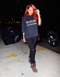 2022-04-21_04-03-23.578Z_07_RIHANNA-Arrives-at-a-Recording-Studio-in-New-York-11