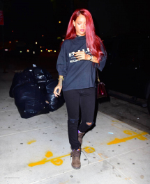 2022-04-21_04-03-23.578Z_09_RIHANNA-Arrives-at-a-Recording-Studio-in-New-York-9