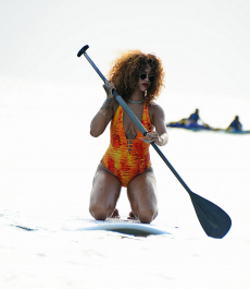 2022-04-21_04-55-34.222Z_51_rihanna-swimsuit-candids-paddleboarding-in-barbados-august-5-64-pics-4