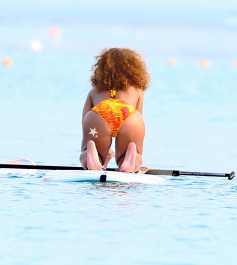 2022-04-21_04-55-34.222Z_63_rihanna-swimsuit-candids-paddleboarding-in-barbados-august-5-64-pics-6