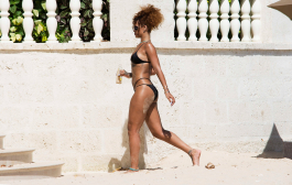 2022-04-21_05-01-52.688Z_07_rihanna-bikini-candids-in-barbados-august-9-34-pics-11