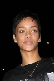 2022-04-23_06-31-45.190Z_23_Rihanna_was_spotted_at_a_tattoo_parlor_in_Hollywood_13_10_2012_03