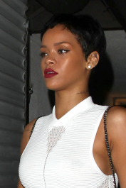 2022-04-23_06-38-34.284Z_24_Rihanna_arrives_at_a_recording_studio_in_West_Hollywood_20_10_2012_33