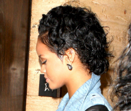 2022-04-24_03-56-23.712Z_21_celeb-city_org_Rihanna_out_and_about_in_Hollywood_012