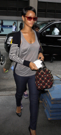 ANCIL GRIFFITH/©2008 RAMEY PHOTO 310-828-3445  New York, New York, September 3, 2008  RIHANNA looking pretty spectacular in tight jeans and pocket t shirt.  NJS-AG (Mega Agency TagID: MEGAR98995_118.jpg) [Photo via Mega Agency]