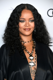 2022-04-24_22-55-31.708Z_00_127173695_rihanna-68