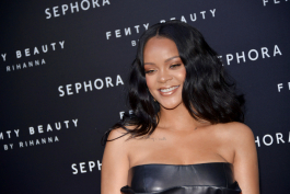 Mandatory Credit: Photo by Simone Comi/IPA/REX/Shutterstock (9547273f)
Rihanna
'Fenty' by Rihanna makeup launch, Milan, Italy - 05 Apr 2018