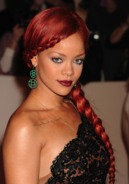 2022-04-26_02-58-36.114Z_00_488887288_RihannaCostumeInstituteGalaMetBallinNYC_2_5_2011_22_122_504lo-scaled