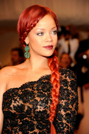 2022-04-26_02-58-36.114Z_14_888896823_RihannaCostumeInstituteGalaMetBallinNYC_2_5_2011_27_122_166lo-scaled