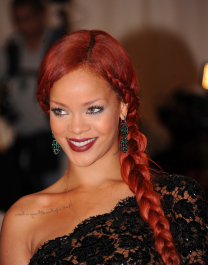 2022-04-26_02-58-36.114Z_16_888923473_RihannaCostumeInstituteGalaMetBallinNYC_2_5_2011_32_122_556lo-scaled