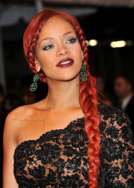 2022-04-26_02-58-36.114Z_19_888972924_RihannaCostumeInstituteGalaMetBallinNYC_2_5_2011_37_122_458lo-scaled