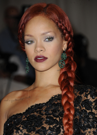 2022-04-26_02-58-36.114Z_20_888954288_RihannaCostumeInstituteGalaMetBallinNYC_2_5_2011_35_122_137lo-scaled