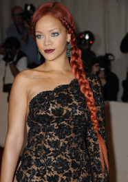 2022-04-26_02-58-36.114Z_31_890560911_RihannaCostumeInstituteGalaMetBallinNYC_2_5_2011_63_122_383lo-scaled