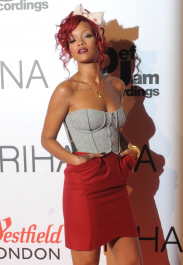 2022-04-26_03-51-30.268Z_07_RihannaatWestfieldShoppingCentreRedCarpet_89