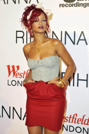 2022-04-26_03-51-30.268Z_20_RihannaatWestfieldShoppingCentreRedCarpet_116-scaled