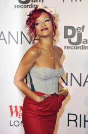 2022-04-26_03-51-30.268Z_40_RihannaatWestfieldShoppingCentreRedCarpet_46-scaled