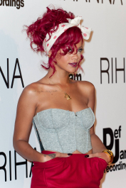 2022-04-26_03-51-30.268Z_53_RihannaatWestfieldShoppingCentreRedCarpet_67