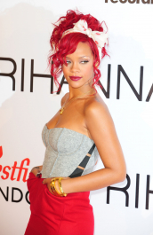 2022-04-26_03-51-30.268Z_60_RihannaatWestfieldShoppingCentreRedCarpet_134-scaled