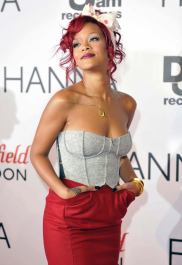 2022-04-26_03-51-30.268Z_63_RihannaatWestfieldShoppingCentreRedCarpet_44-scaled