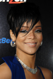 2022-04-26_04-25-35.410Z_20_Rihanna_arrives_at_Verizon_and_BlackBerry_Grammy_Party-006-scaled