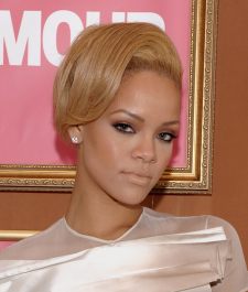 2022-04-26_04-27-49.530Z_17_Rihanna_Glamour_Magazine_Honors_The_2009_Women_of_the_Year_35-scaled