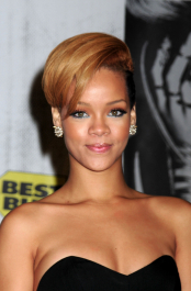 2022-04-26_04-28-37.172Z_22_celebrity-paradise_com_Rihanna_Best_0125-scaled