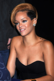 2022-04-26_04-28-37.172Z_42_celebrity-paradise_com_Rihanna_Best_0063-scaled