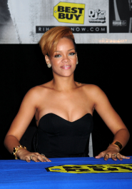 2022-04-26_04-28-37.172Z_57_celebrity-paradise_com_Rihanna_Best_0114-scaled