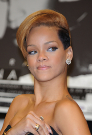 2022-04-26_04-28-37.172Z_62_celebrity-paradise_com_Rihanna_Best_01340